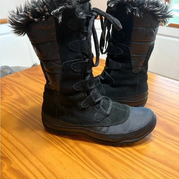 The North Face Black Winter Boots with Fur Trim - Picture 1 of 14